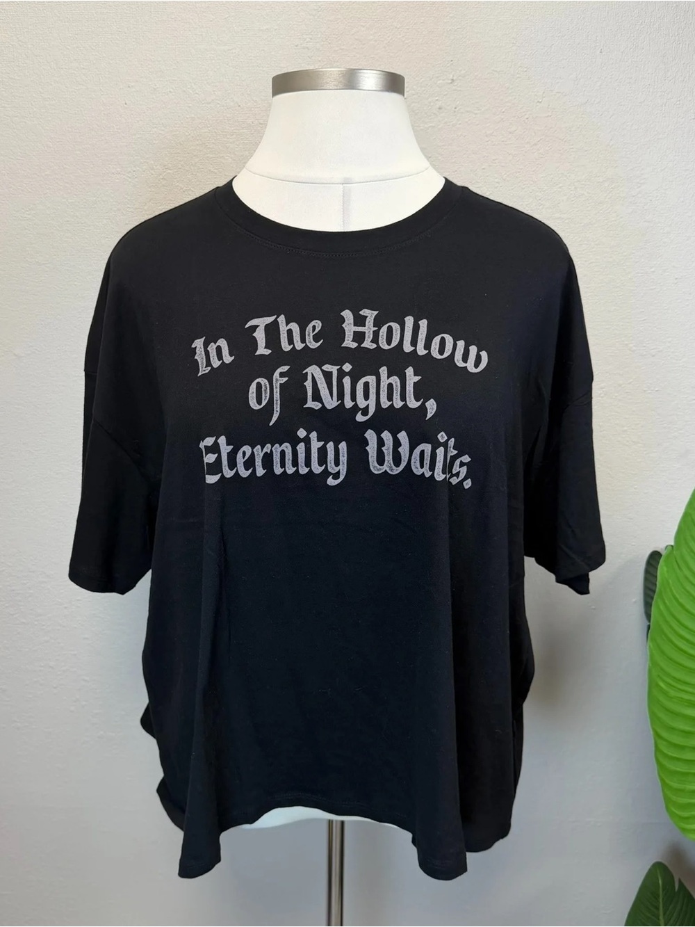 NEW! Torrid Nightfall Eternity Waits Crop Tee - Size 18/20 (2)